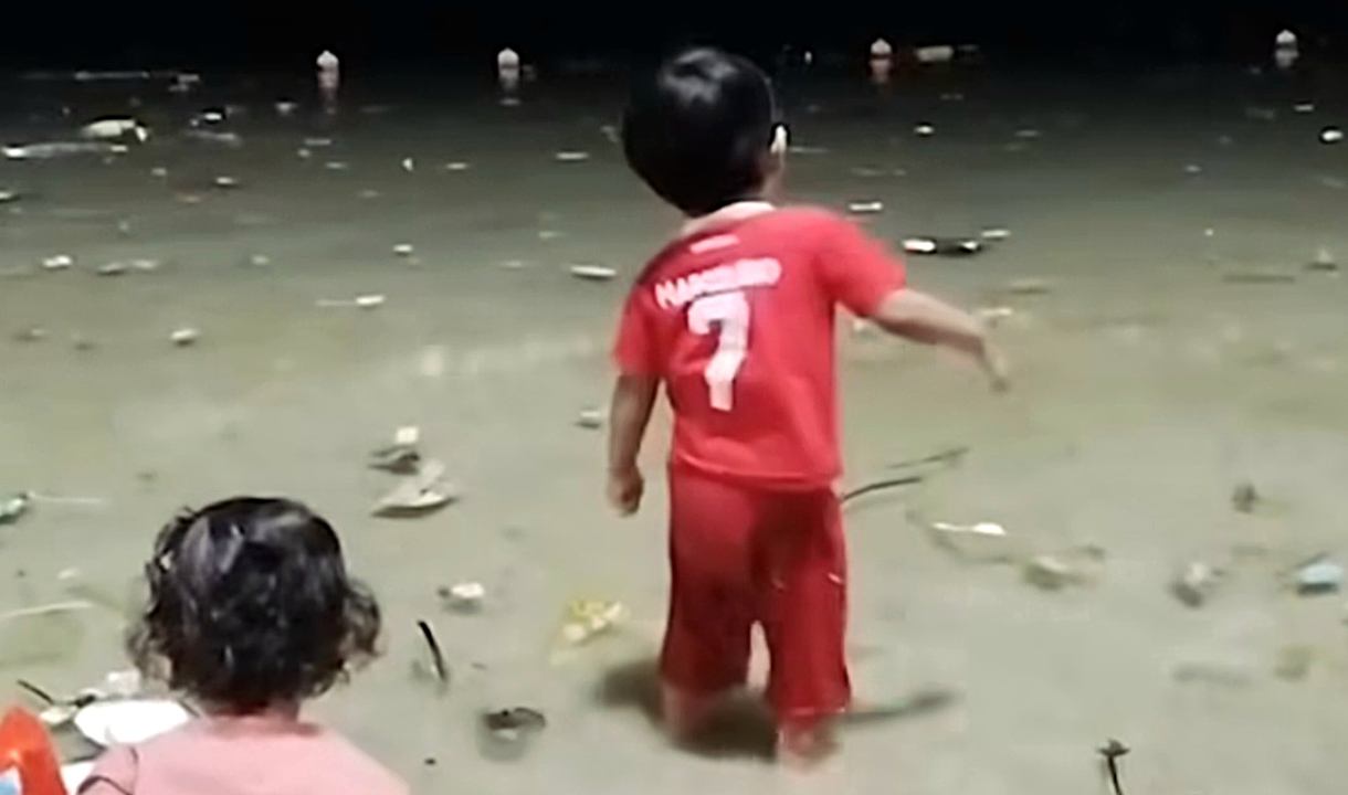 Viral! Pantai Ancol Dipenuhi Sampah, Pengelola Angkat Bicara   