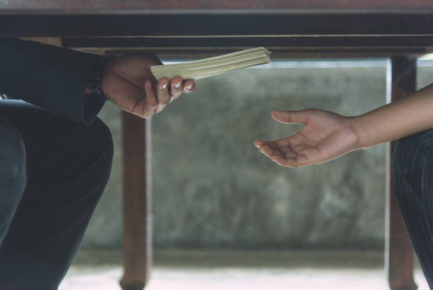 Budaya Asal Terima: Pembangunan Top-Down yang Melemahkan Kesadaran Kritis
