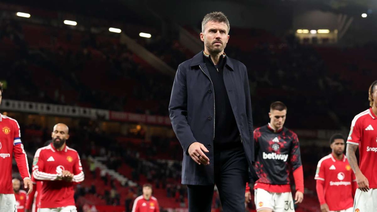 Michael Carrick Belum Terancam Dipecat Man United, Ini Alasannya