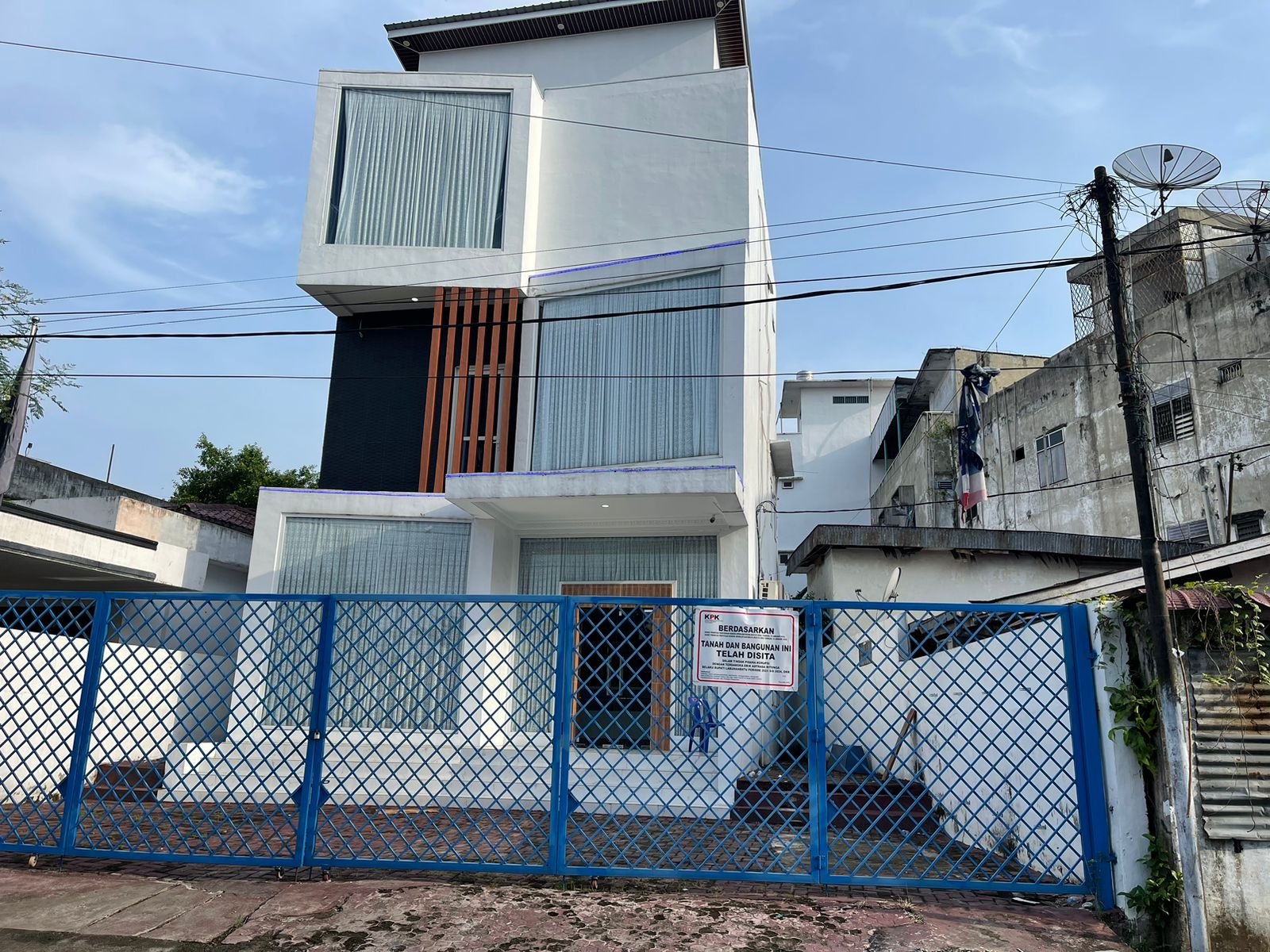 KPK Sita Bangunan Milik Bupati Nonaktif Labuhan Batu yang Dijadikan Kantor DPP Nasdem