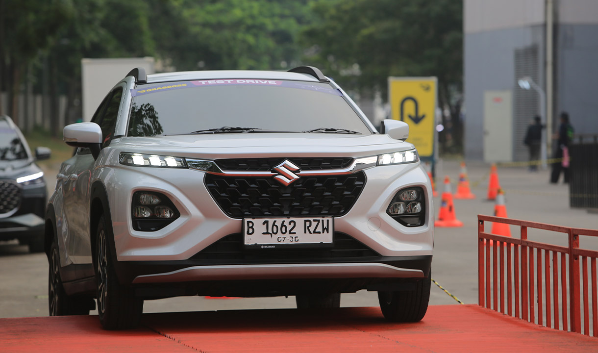 Suzuki Fronx Terlaris, Pengunjung GIIAS Jajal Mobil Baru Jawab Rasa Penasaran 