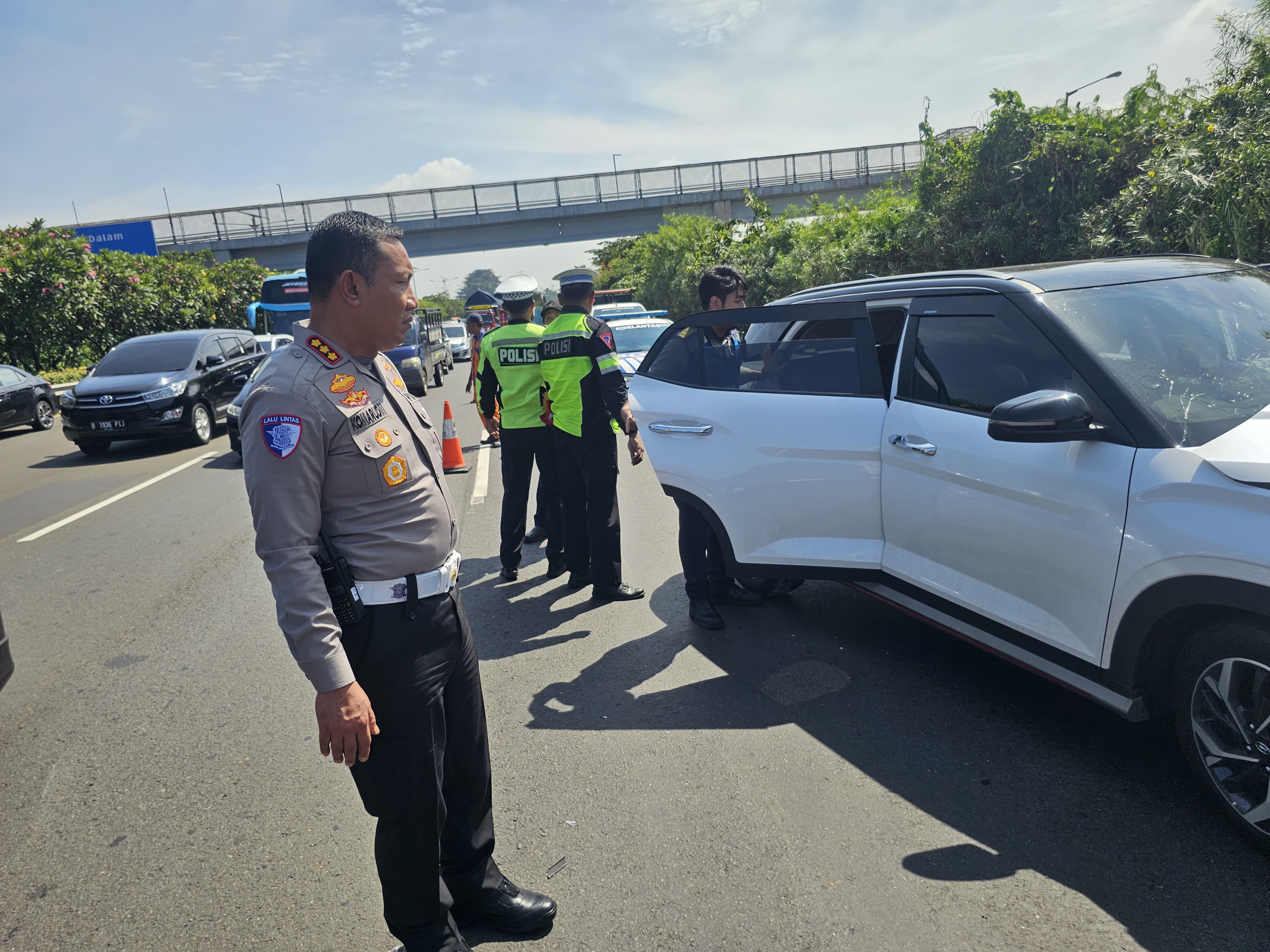 BRUK! Kronologi Hyundai Creta Tabrak Pikap di Tol Jagorawi, 2 Orang Luka-Luka