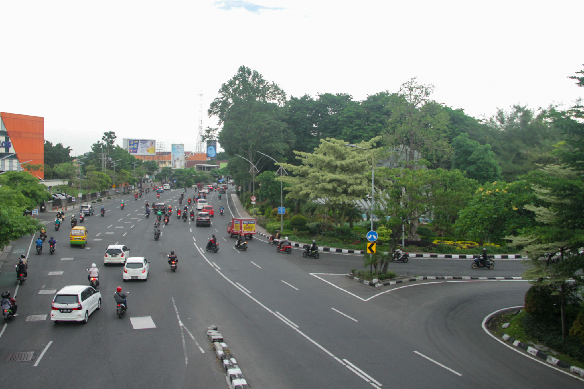 Kampung Bundaran Taman Pelangi, Setengah Abad Terjepit Kebisingan (1): Sejak Lahir Biasa Bising