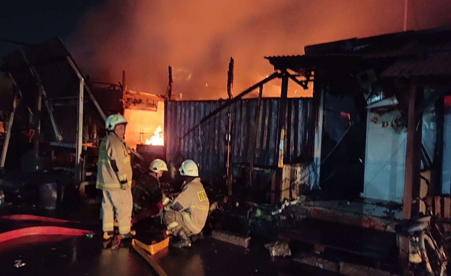 Warung Madura dan Warteg di Penjaringan Ludes Terbakar, Kerugian Capai Rp50 Juta