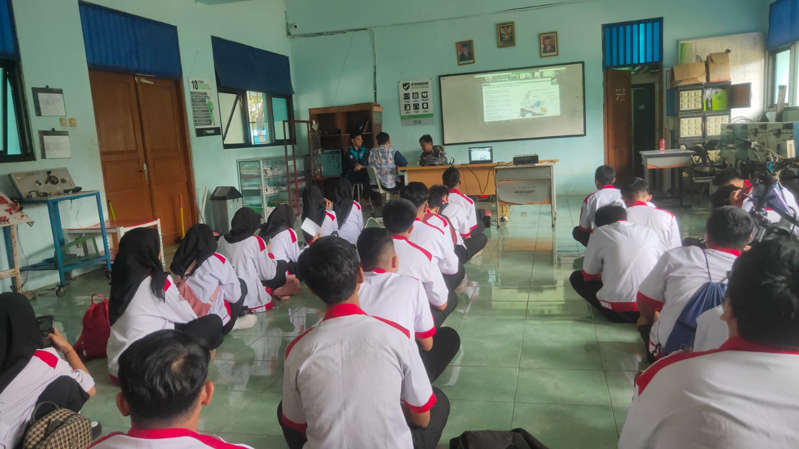 56 SMK Binaan AHM di Jakarta-Tangerang Dapat Edukasi Motor Listrik Honda EM1 e: