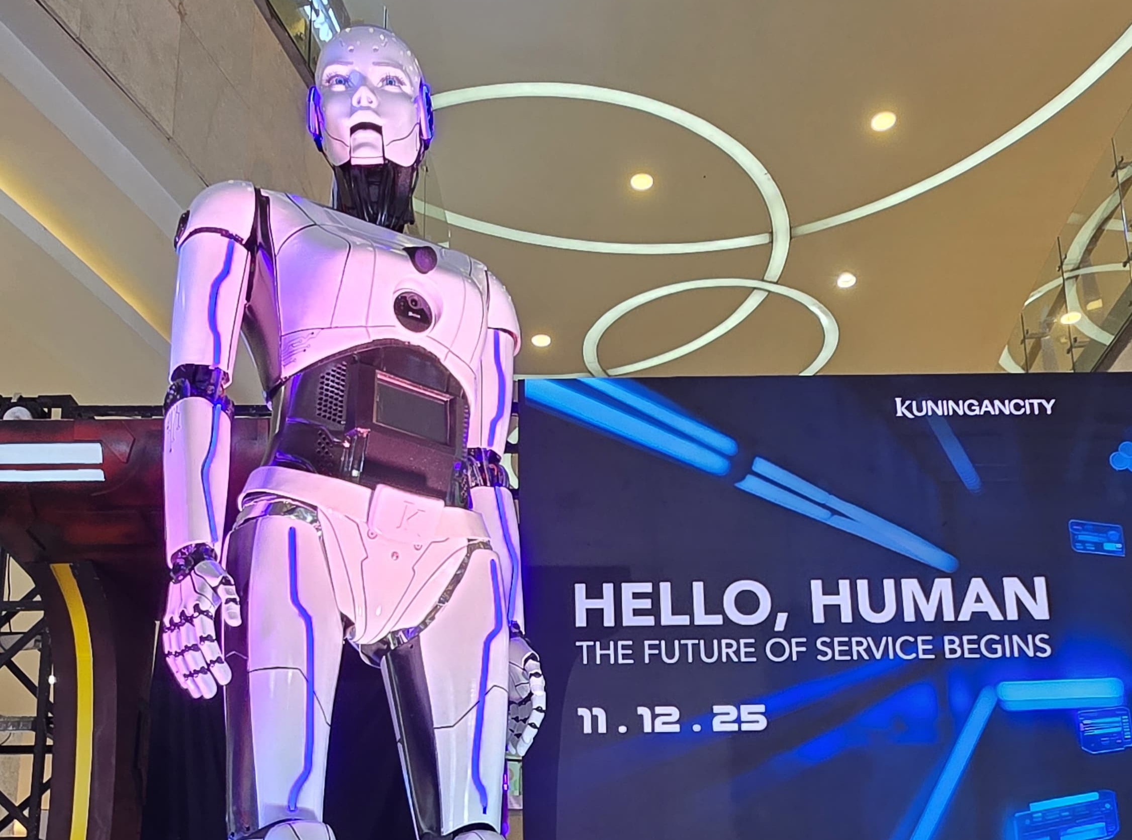 Berjumpa Airy, Robot Pintar AI yang Siap Layani Pengunjung Mal di Kuningan