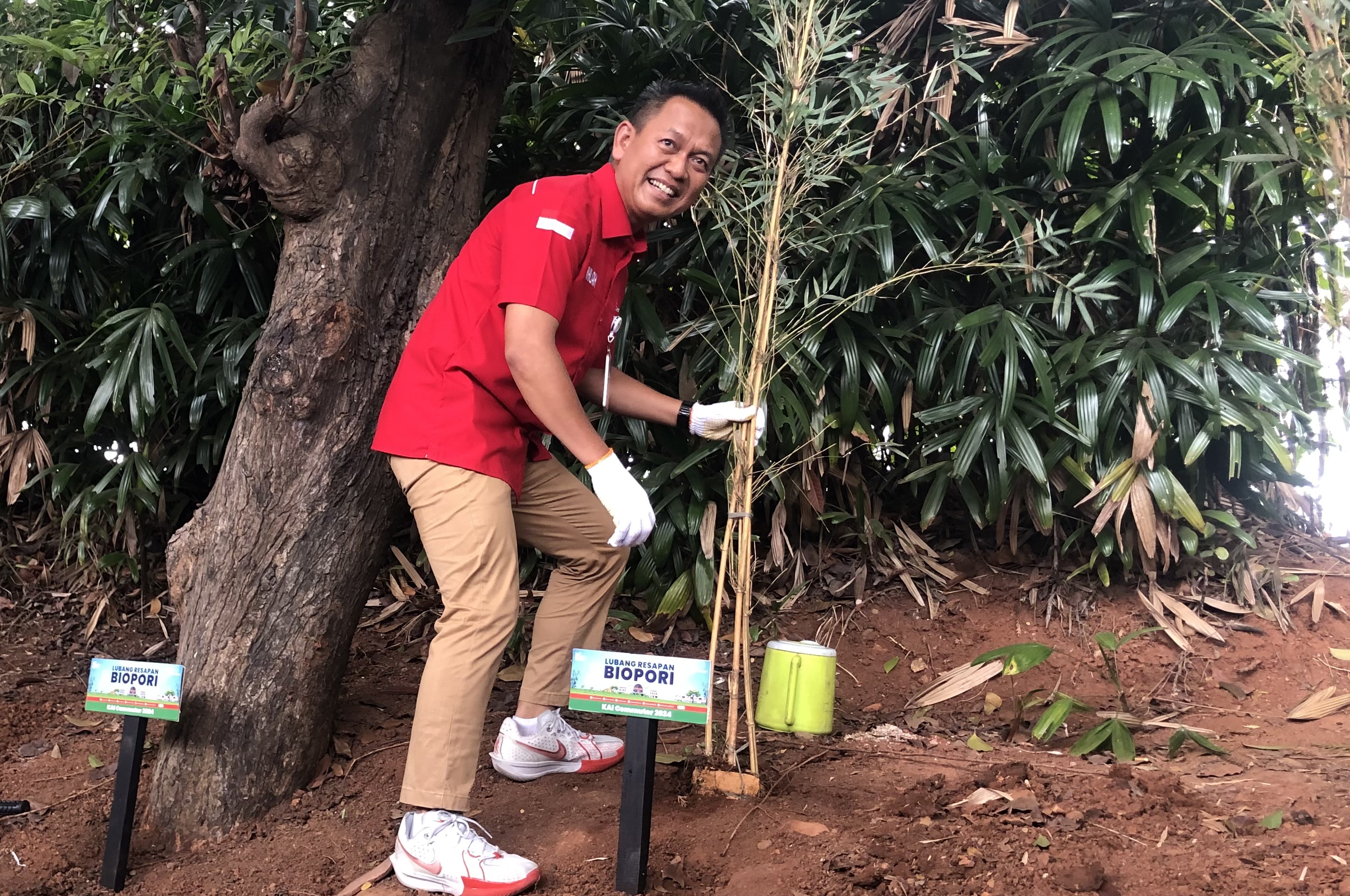 Dukung Keberlanjutan Lingkungan, KAI Commuter Tanam 700 Pohon Bambu di Stasiun Rawa Buaya