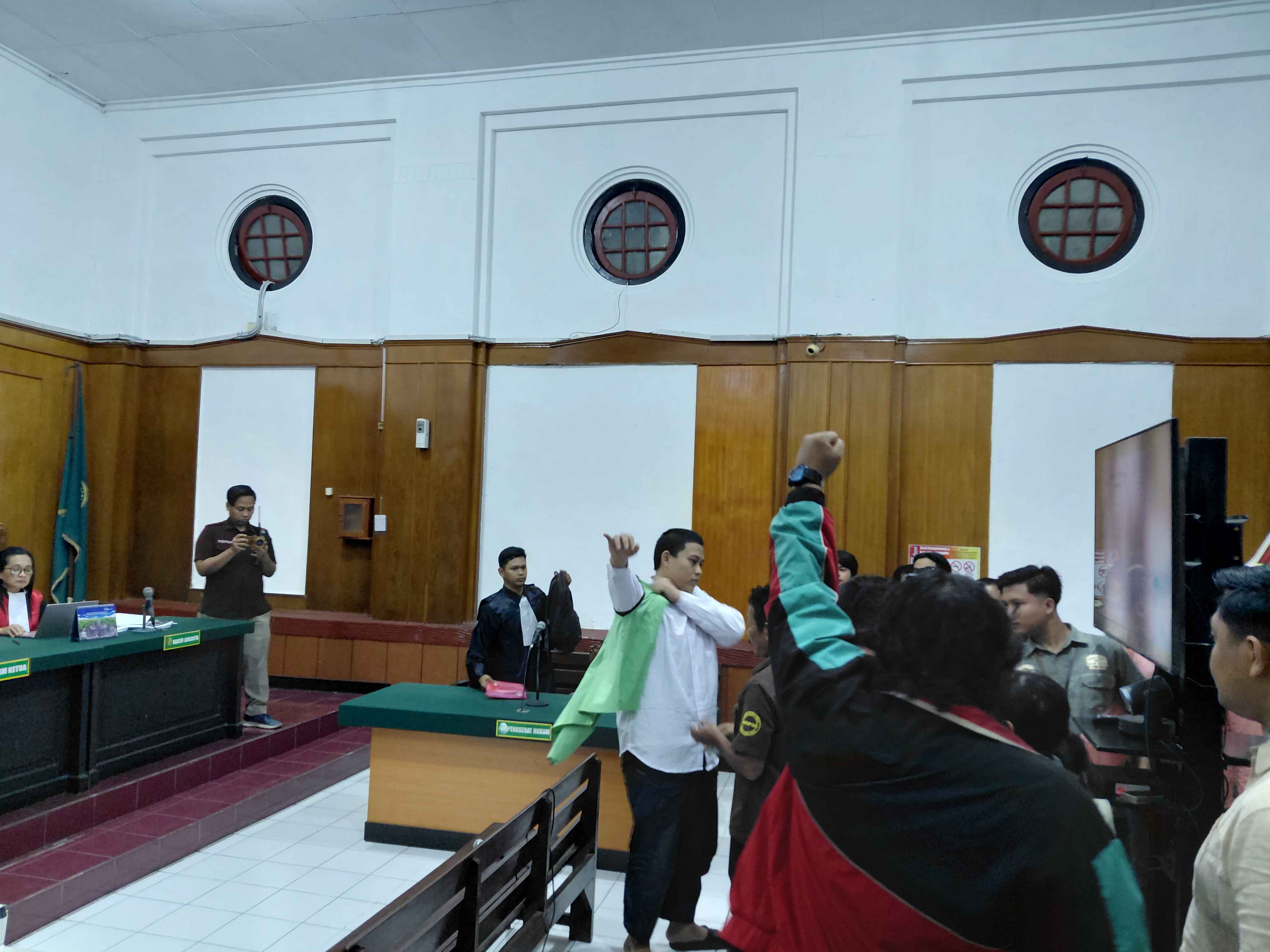 Hakim Tolak Eksepsi, Sidang terdakwa UU ITE Komar Berlanjut ke Pembuktian