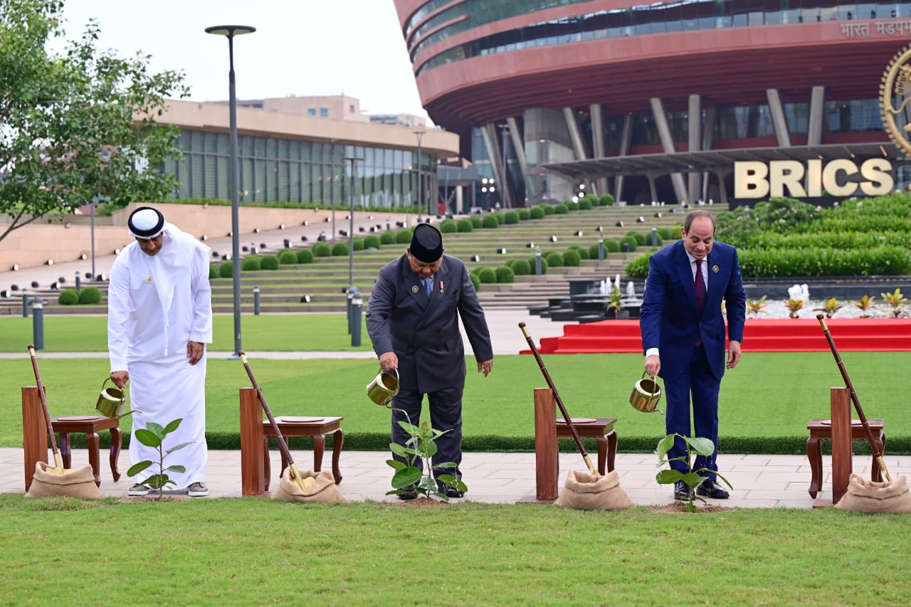 Prabowo Tanam Pohon Banyan Bersama Pemimpin Negara BRICS di India