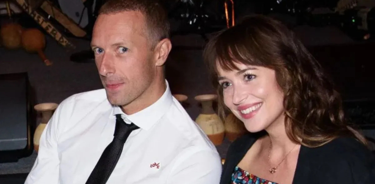 8 Tahun Bareng, Kini Berpisah: Ada Apa di Balik Cinta Chris Marti & Dakota Johnson?