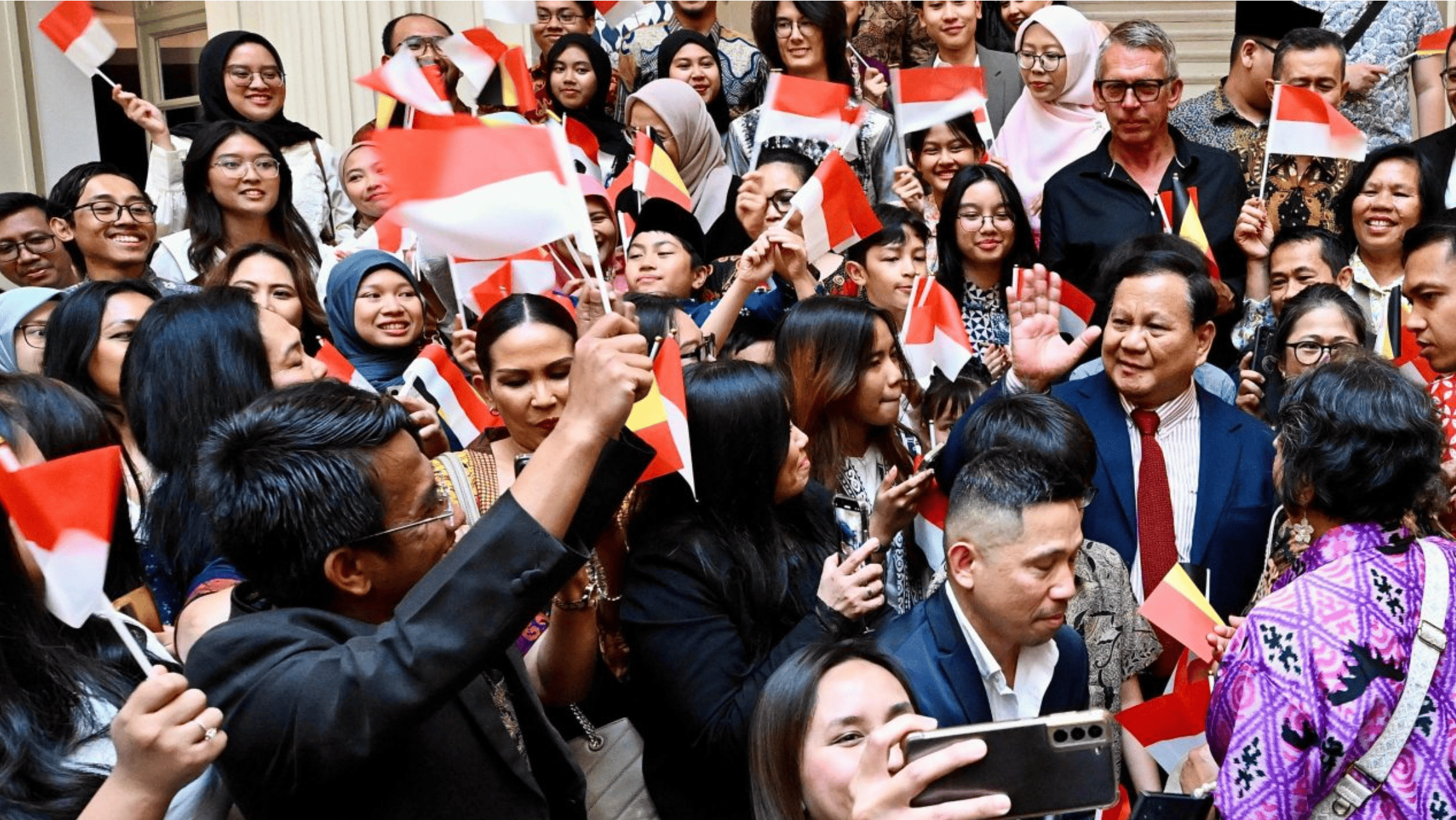 Prabowo Disambut Haru Diaspora di Brussel, Didoakan Bawa Kebaikan untuk Seluruh Rakyat Indonesia