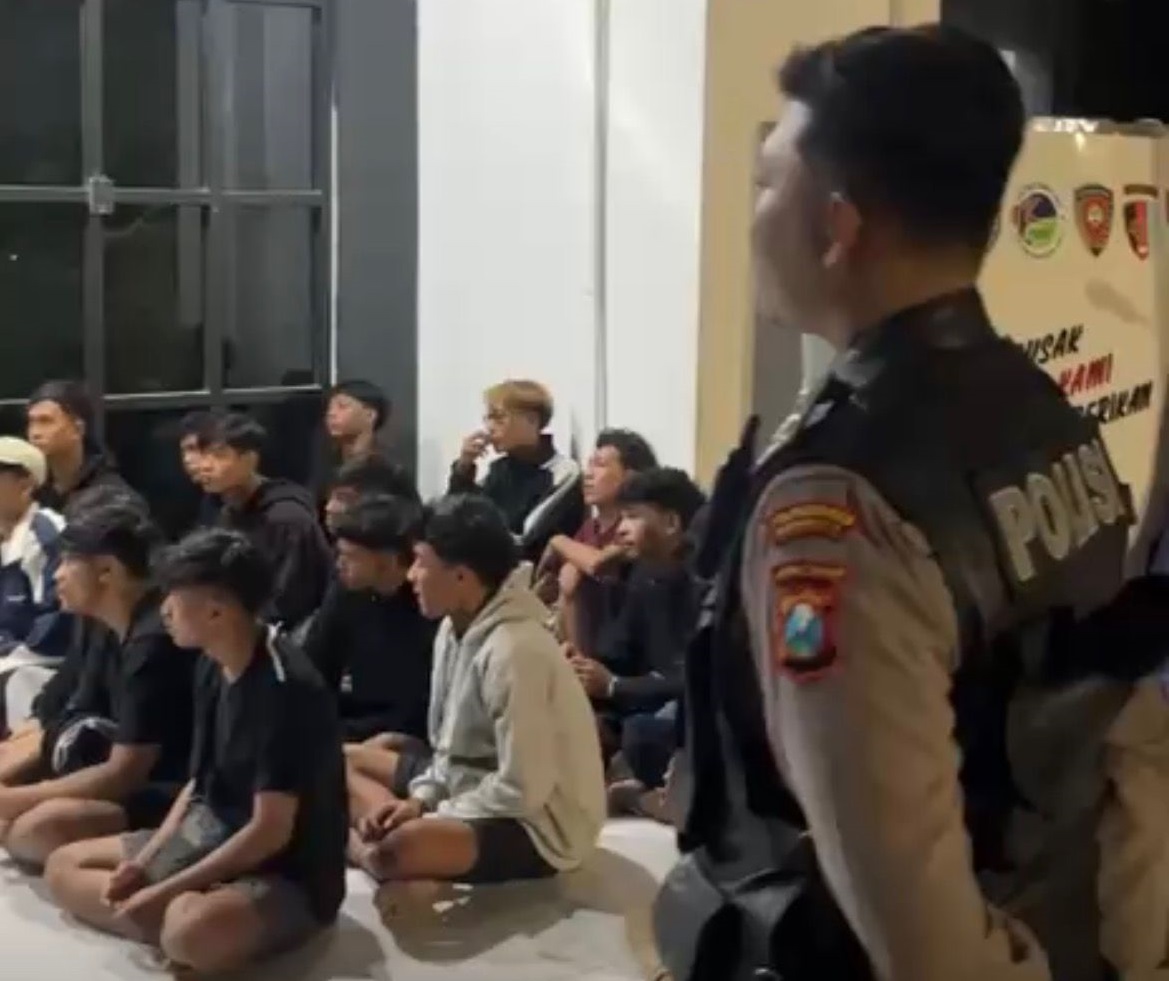 18 Pesilat Diamankan Usai Keroyok Pengunjung Angkringan di Kedungdoro Surabaya