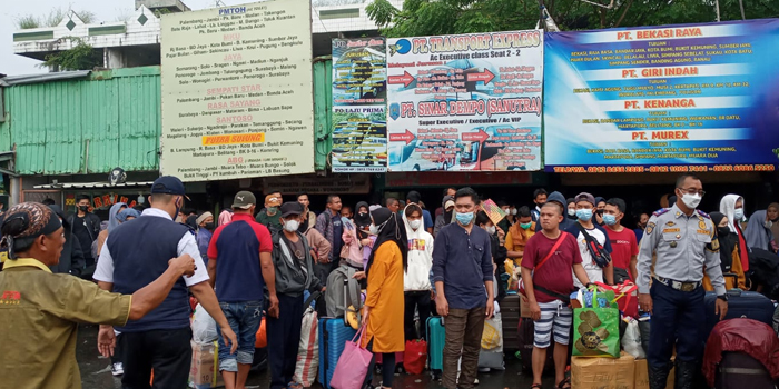 Calo Tiket Bus Resahkan Penumpang di Terminal Bekasi Timur Diamankan