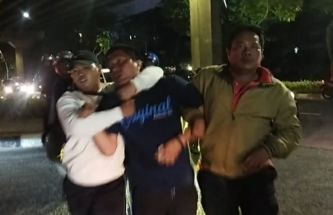 10 Preman Melawan Saat Ditangkap, Satpol PP Pulogadung Ringkus di Perempatan Cocacola 