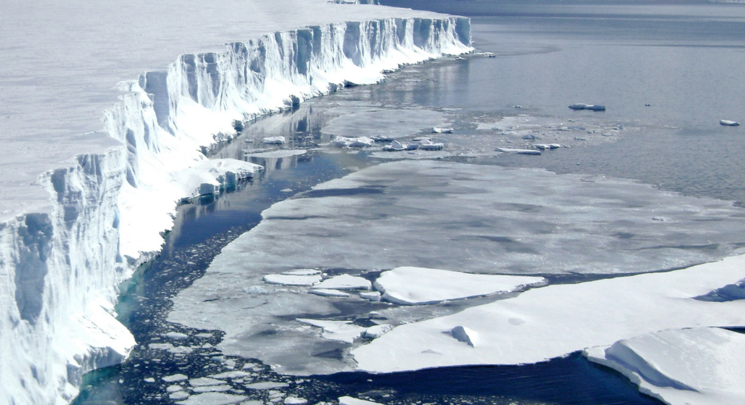 Terus Mencair, Lapisan ES di Laut Antartika Capai Titik Terendah 