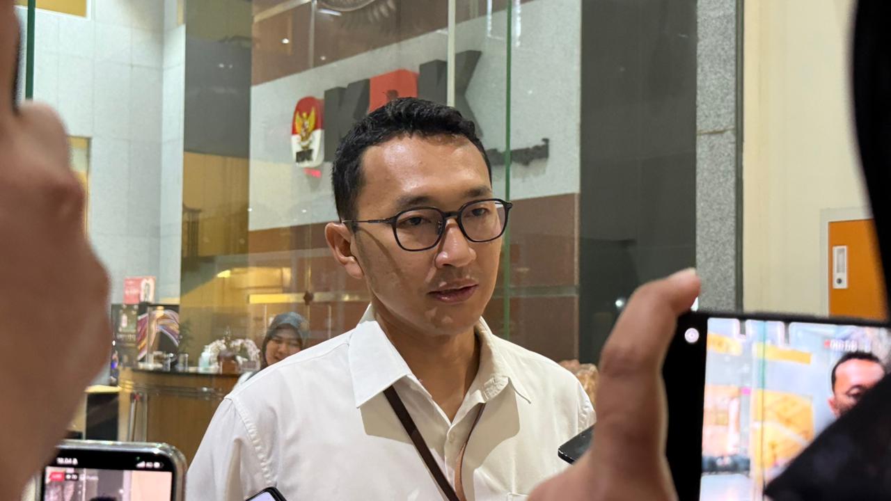 KPK Geledah Rumah Sekjen Kemnaker Era Hanif Dhakiri, 1 Mobil Disita