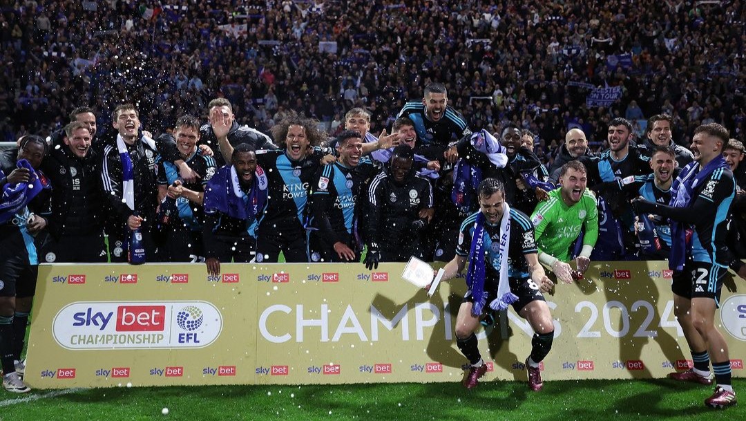 Pecahkan Rekor Man City, Leicester Juara Championship dan Kembali ke Premier League!