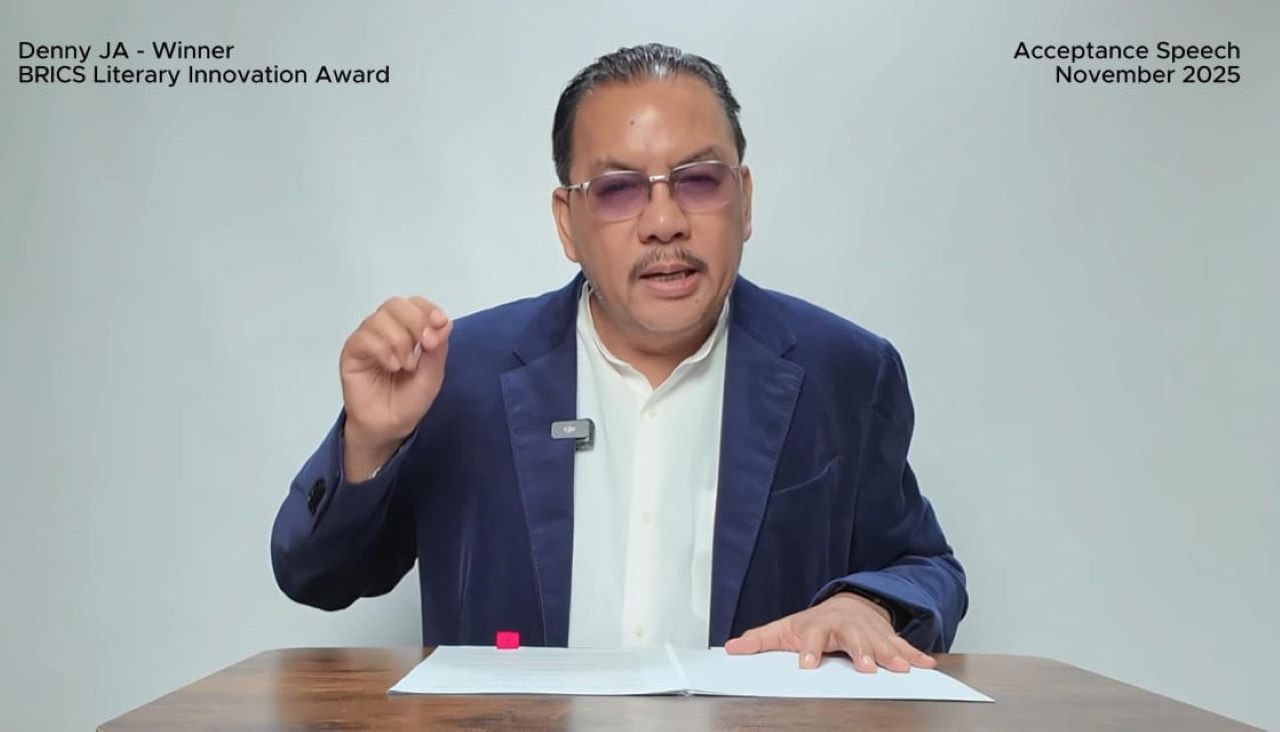 Terima BRICS Award, Denny JA Gaungkan Pentingnya Mendengar Suara Asia 