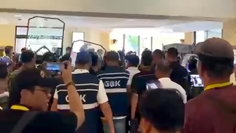 Eksekusi Hotel Sultan Ricuh, Puluhan Orang Ditangkap