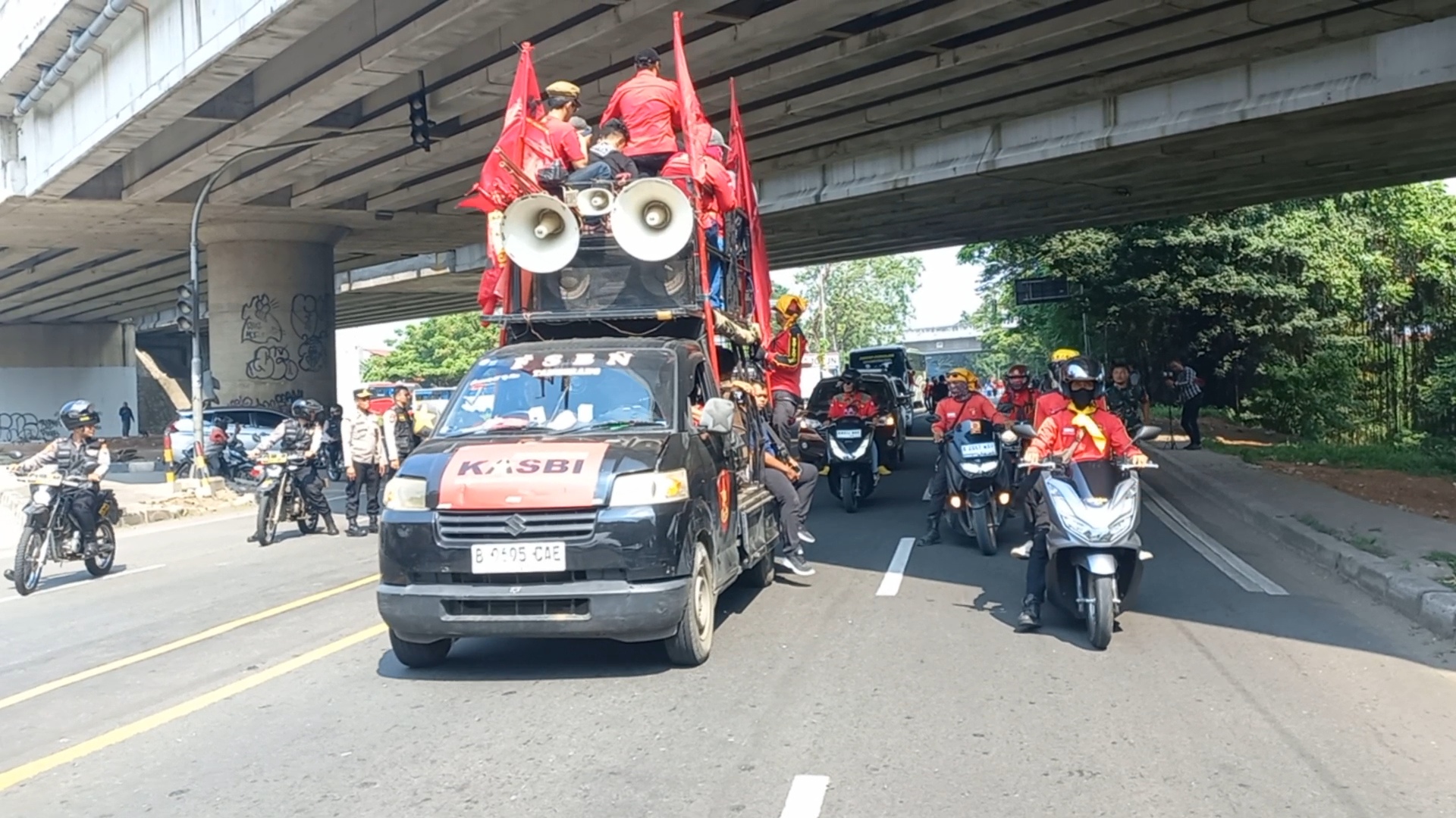Siap-siap! Hindari Jalan Ini, Ribuan Buruh Mulai Bergerak dari Tangerang Menuju Jakarta