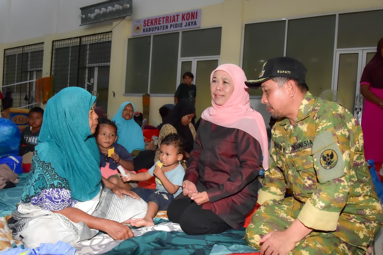 Hadir di Pidie Jaya Aceh, Khofifah Janji Kirim Tenaga Medis dan Kesehatan untuk Pengungsi 