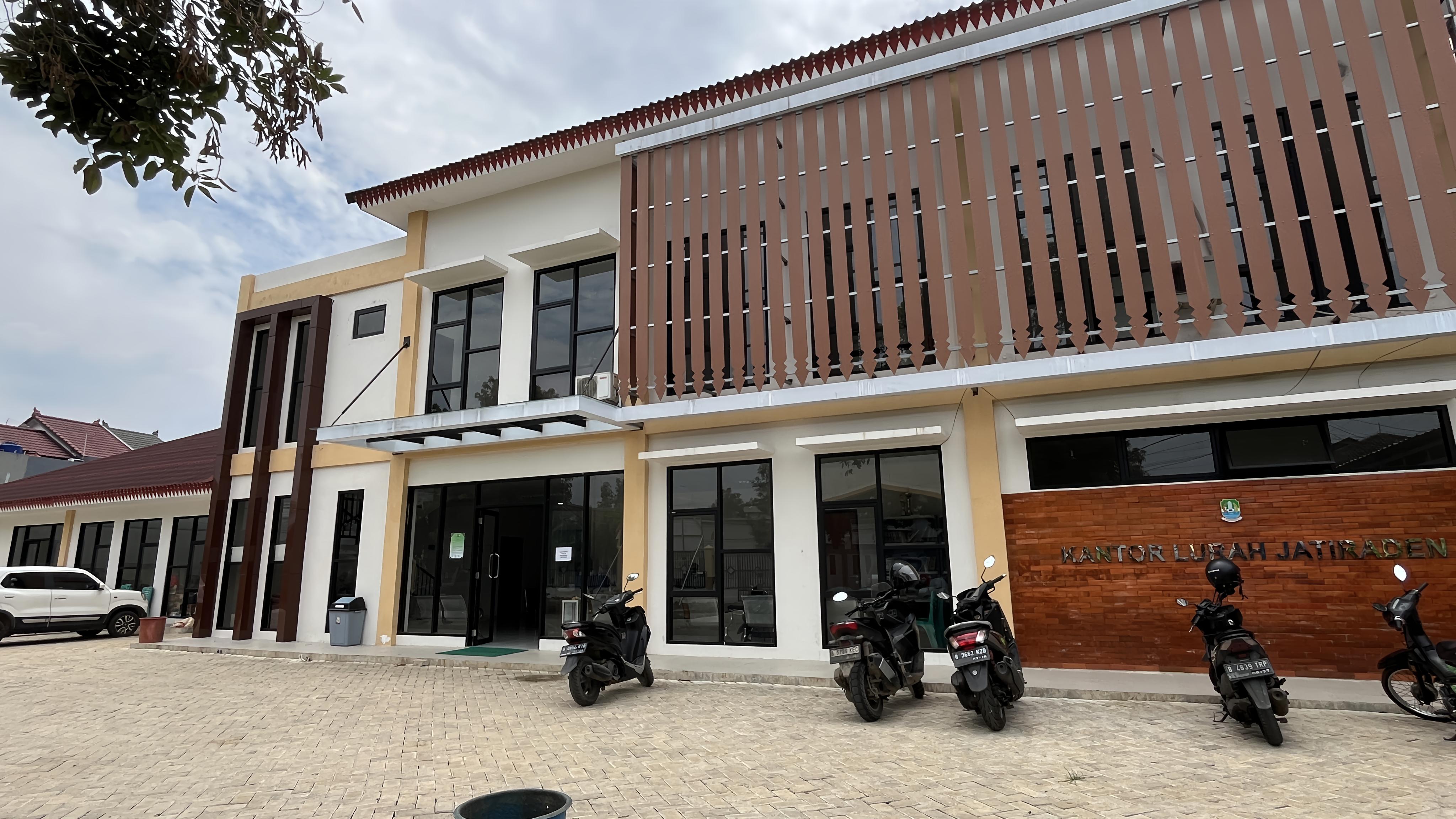 Kantor Kelurahan Jatiraden Sepi Usai Viral Minta Sumbangan AC ke Bos Kasur!