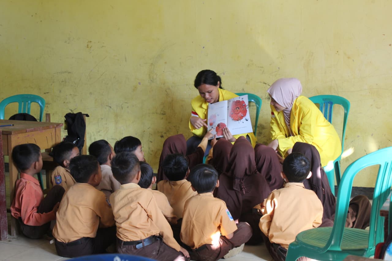 Tak Hanya Mendaki, Anak Desa Jadi Rajin Baca Buku Berkat Mapala UI