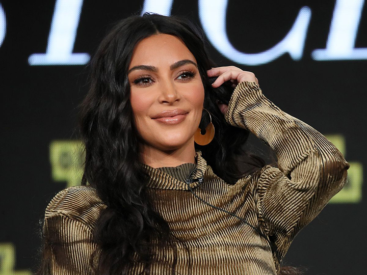 Jatuh dari Papan Seluncur, Kim Kardashian Unggah Video Bloopers