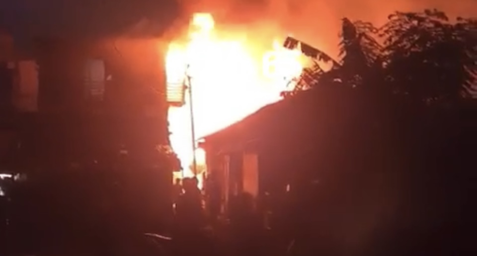 Rugi Hingga Ratusan Juta Rupiah, 2 Rumah Bertingkat di Cengkareng Ludes Terbakar, Apa Penyebabnya?