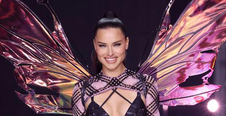 Pesona Tak Luntur, Adriana Lima Tampil di Victoria’s Secret Fashion Show 2024