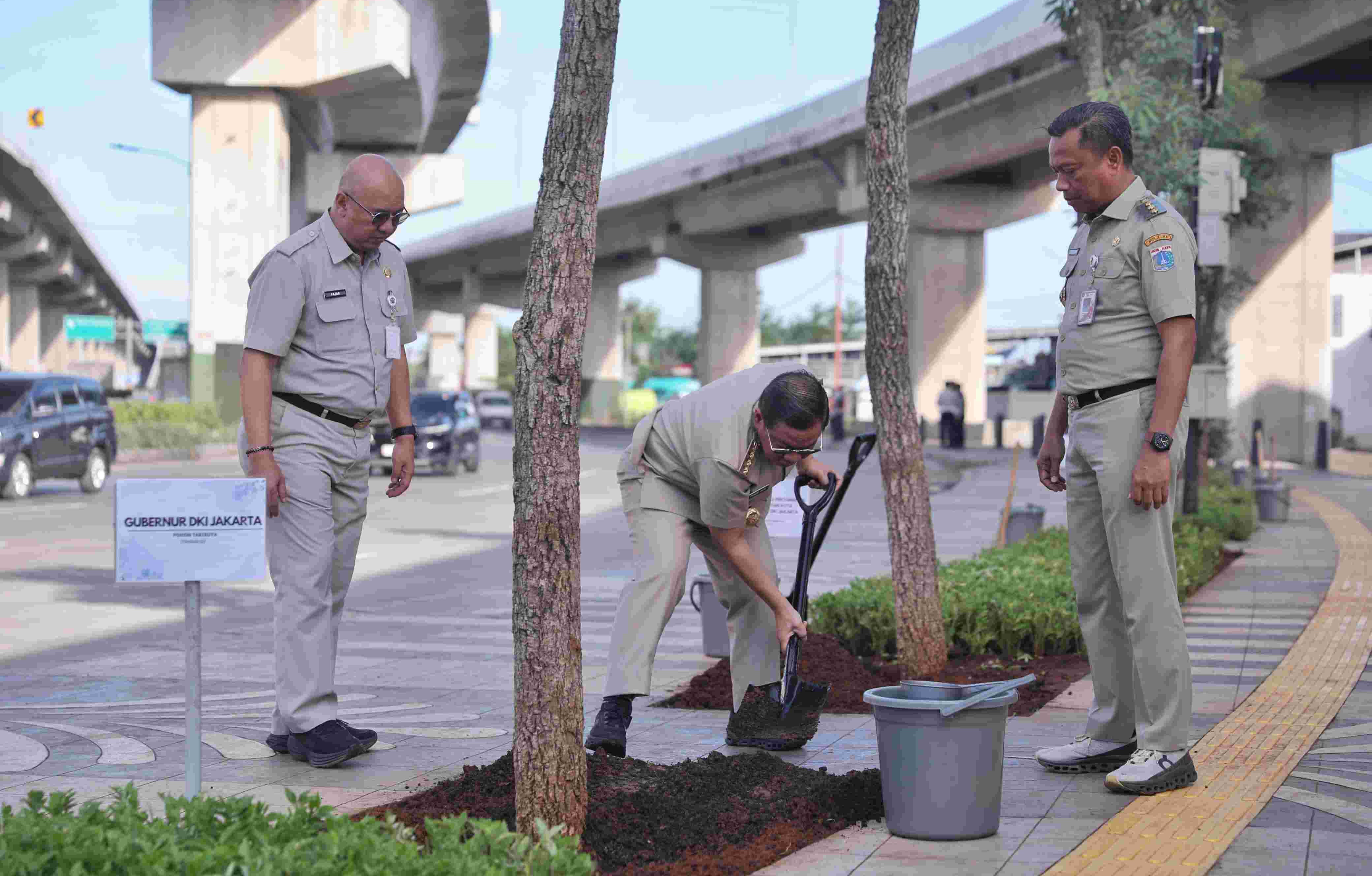 Pramono Tanam 163 Pohon di Kawasan Industri Cakung untuk Tekan Polusi Udara