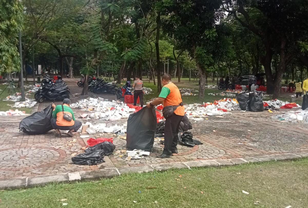 Sudin LH Jakpus Angkut 624 Ton Sampah dari Kawasan Monas Pasca HUT ke-79 TNI