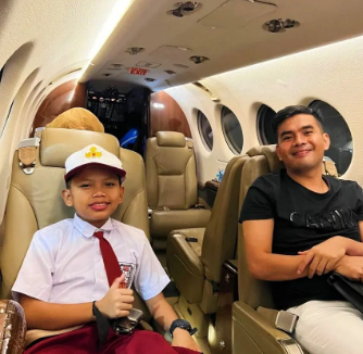 Wow Farel Prayoga Pelantun 'Ojo Dibandingke' Diantar Sekolah Naik Jet Pribadi, Makin Tenar Banget Nih?