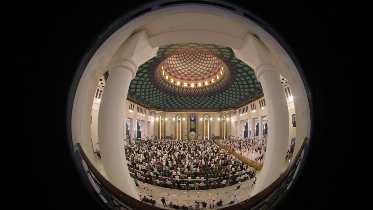 Masjid Ikon Surabaya (1): Pesona Arsitektur Al Akbar Menyambut Ramadan