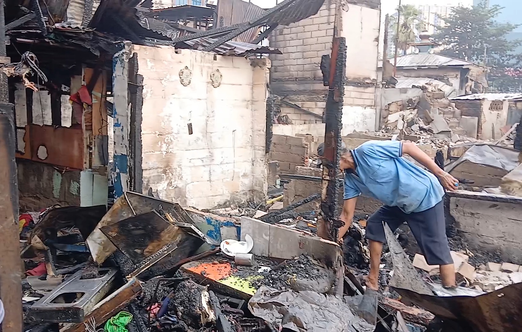 Sisa Baju di Badan, Yono Ikhlas Rumah dan Isinya Hangus Akibat Kebakaran di Kemayoran
