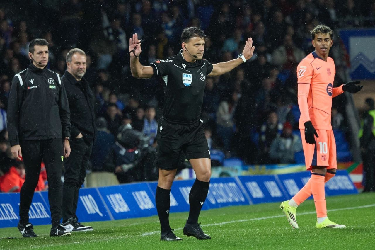 Barca Takluk oleh Sociedad, Hansi Flick dan De Jong Hujat Wasit Gil Manzano