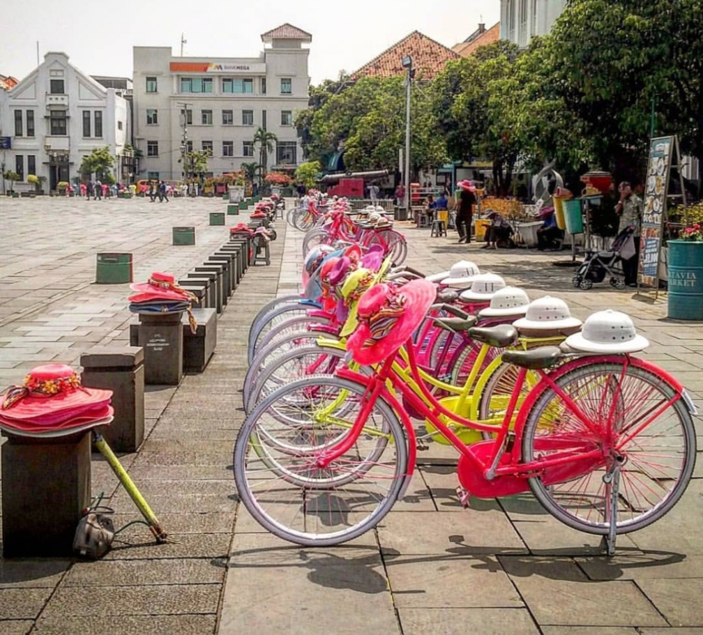 Penyewa Sepeda Onthel Senang dengan Revitalisasi Kota Tua Jakarta, Segini Biaya Sewanya