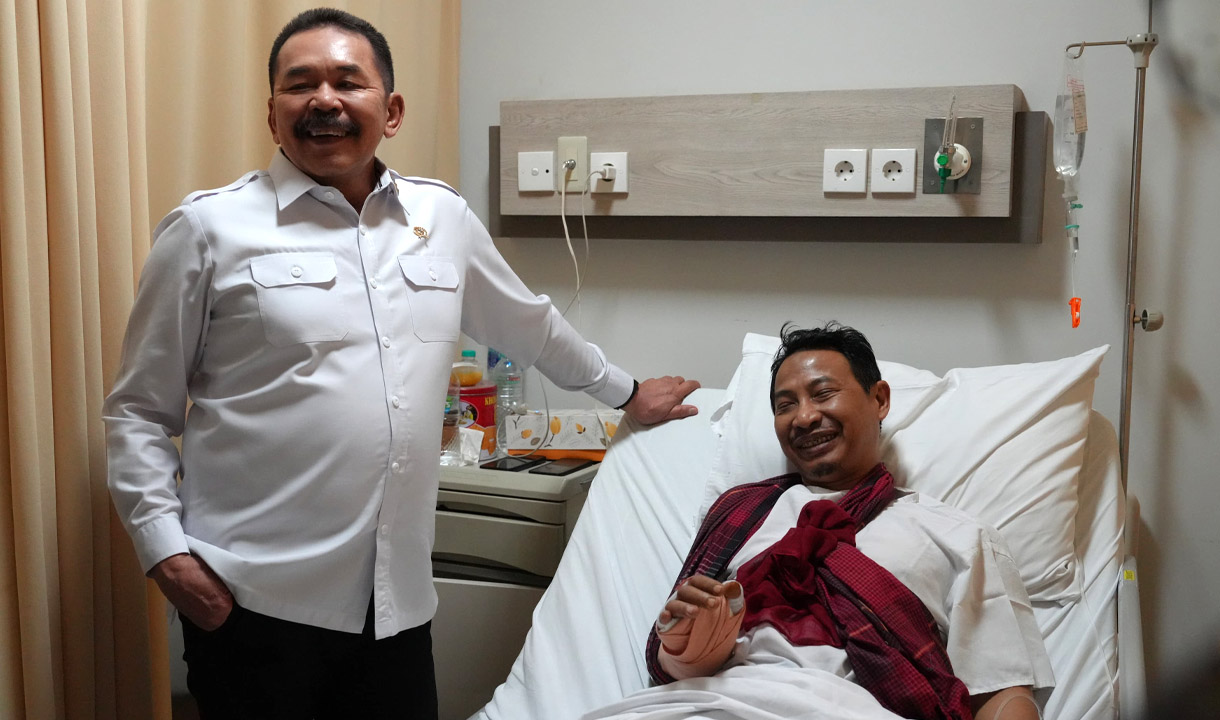 Jaksa Agung Jenguk Pegawai Kejaksaan yang Dibacok di Depok, Minta Semua untuk Lebih Waspada