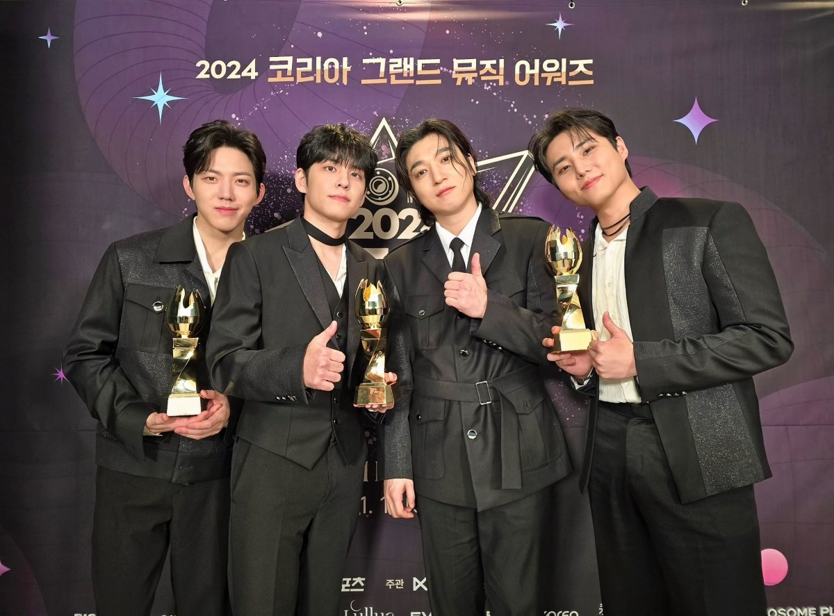 Daebak! DAY6 Raih Daesang Perdana di Korea Grand Music Awards 2024