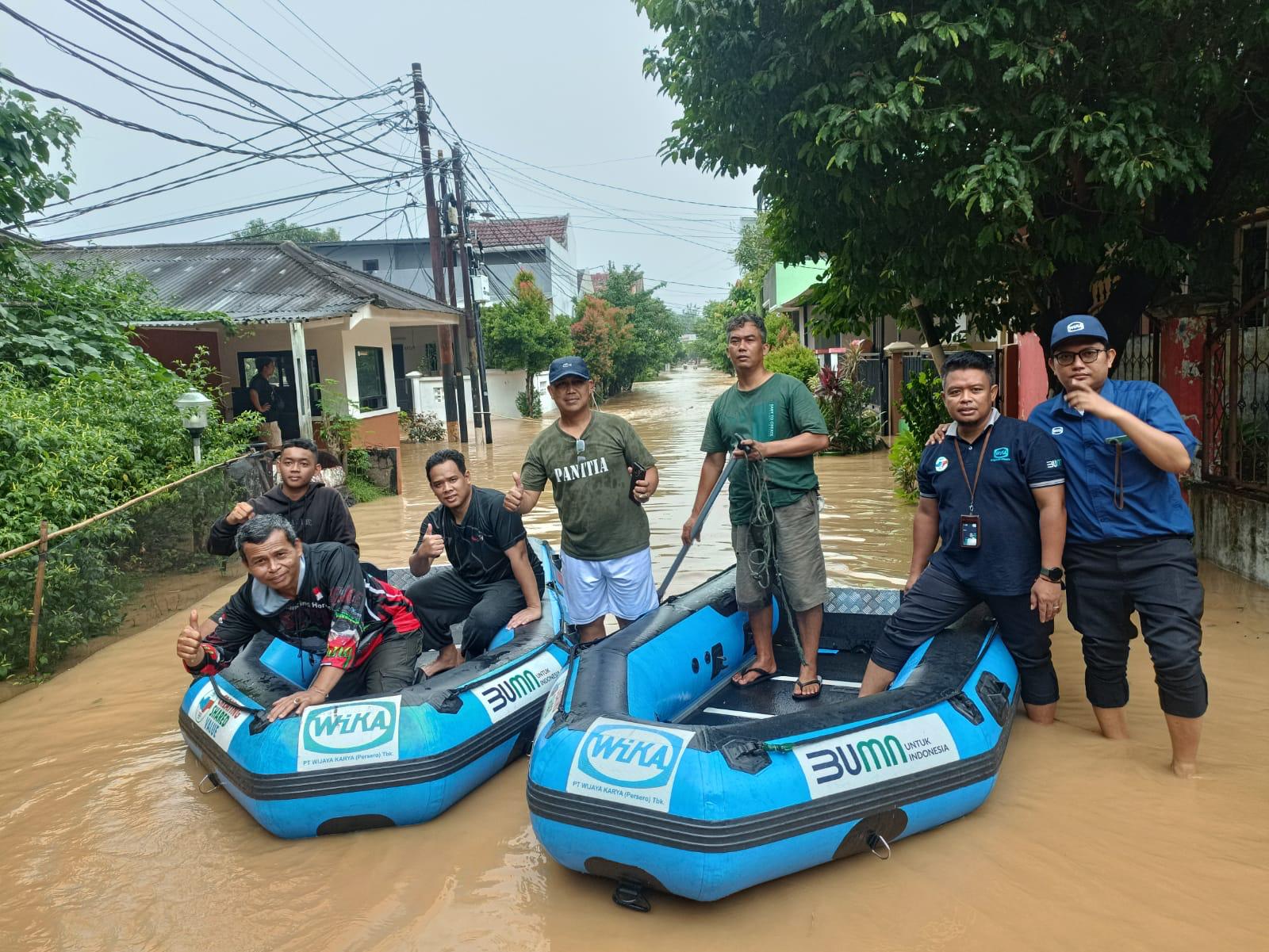 Wujud Kepedulian, WIKA Salurkan Bantuan Untuk Korban Bencana Banjir di Jakarta dan Bekasi