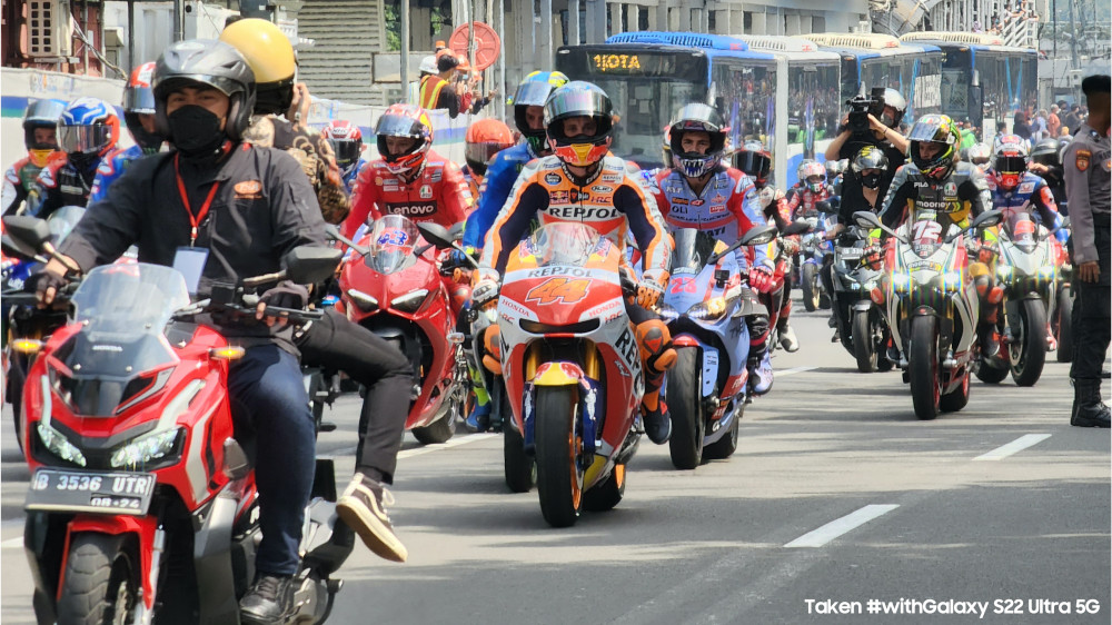 Samsung Galaxy S22 Series 5G Pamer Foto-foto Ciamik saat Marc Marquez Parade MotoGP di Jakarta, Begini Triknya