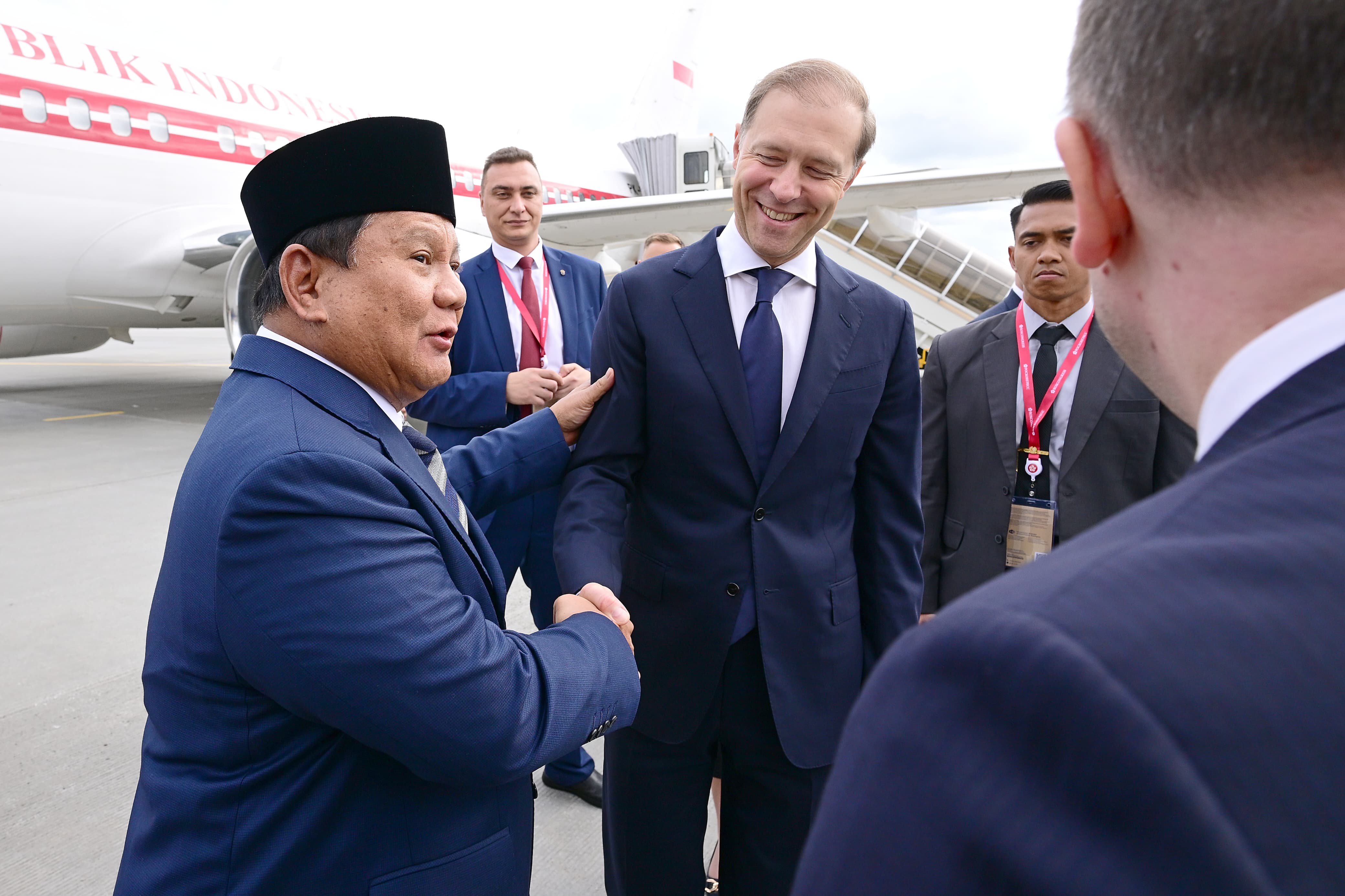 Tiba di St Petersburg, Presiden Prabowo akan Bertemu Presiden Putin dan Hadiri SPIEF 2025