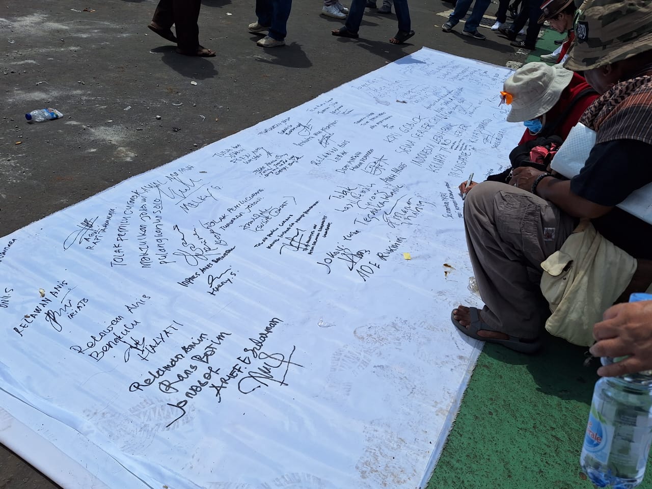Demo di DPR, Sejumlah Masyakat Tolak Pemilu Curang hingga Pemakzulan Jokowi