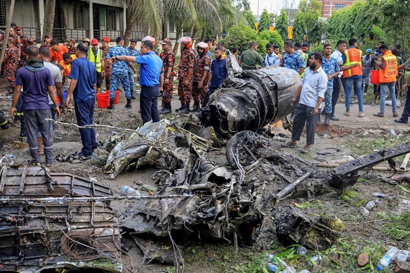 Bangladesh Berduka: Pesawat Militer Jatuh, 31 Tewas, Mayoritas Anak-Anak