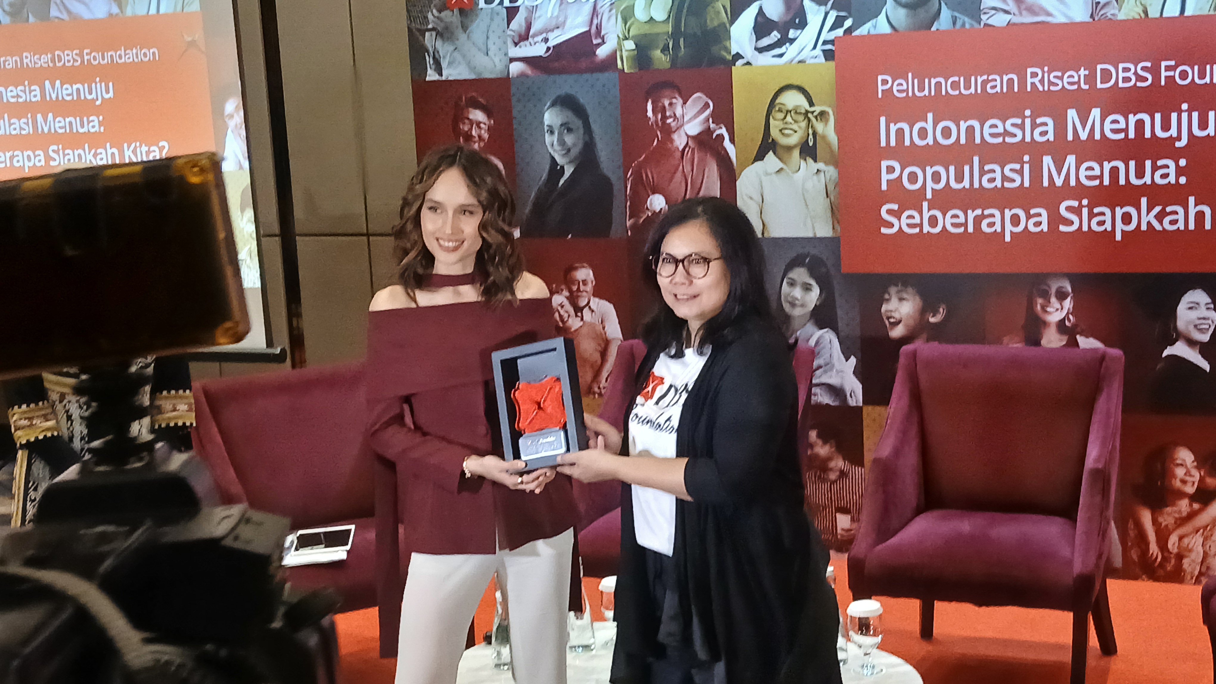 DBS dan Cinta Laura Tekankan Kesiapan Hadapi Populasi Menua di Indonesia