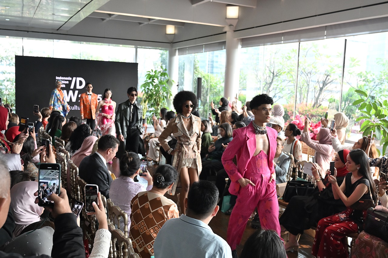 Kampanye Ronakultura Jakarta Pengantar Menuju Indonesia Fashion Week 2025