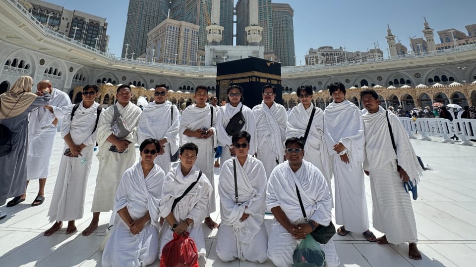Dari Mekkah, Alumni Al-Khoziny Laksanakan Badal Umroh untuk Para Korban Musala Rubuh