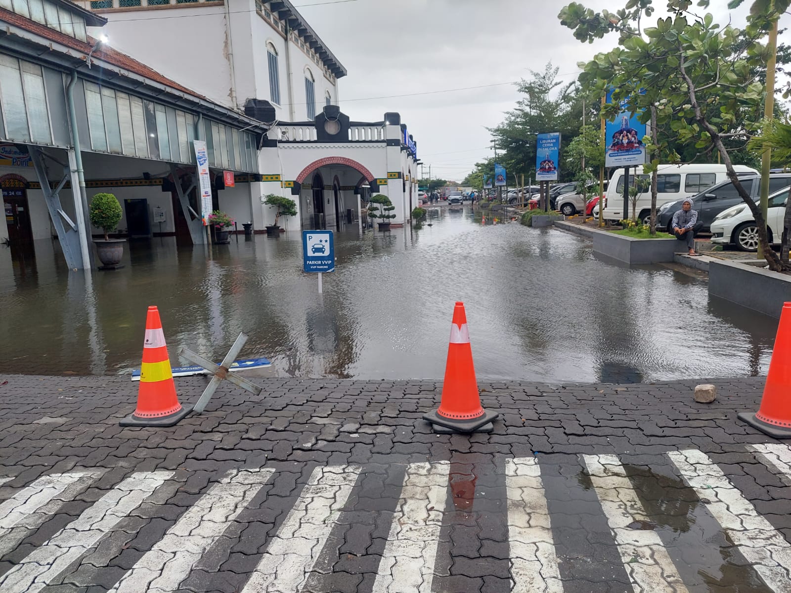Banjir di Stasiun Semarang, PT KAI Memutar Rute Perjalanan Via Jalur Selatan