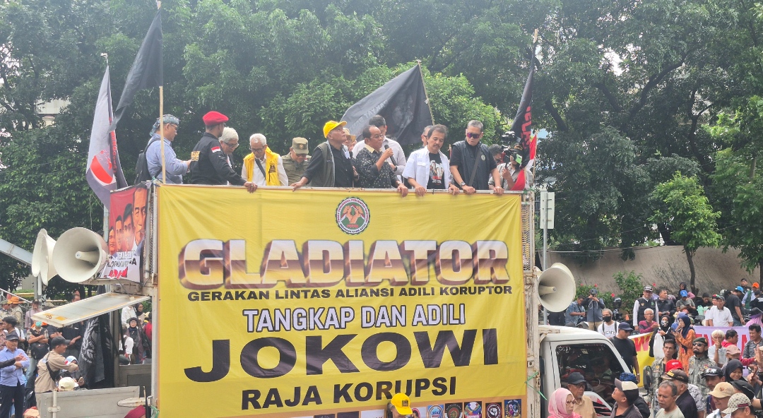 Massa Geruduk KPK Minta Jokowi dan Keluarga Ditangkap dan Diadili