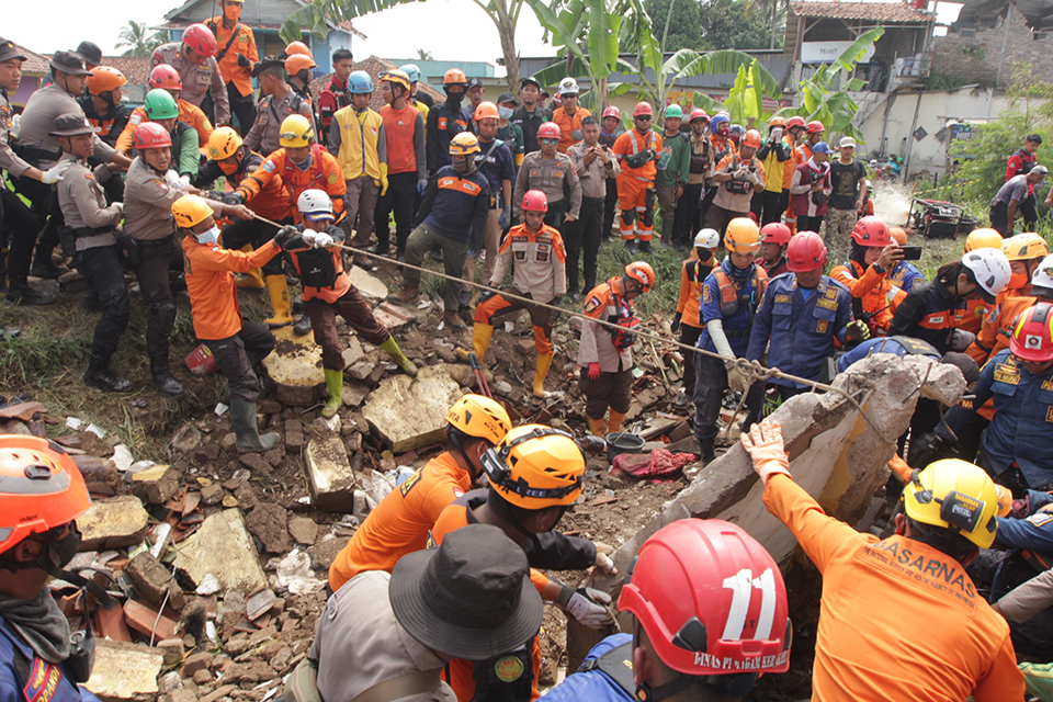 11 Orang Masih Hilang, Tim Basarnas Bersikeras Lakukan Hal Ini untuk Cari Korban Gempa Cianjur